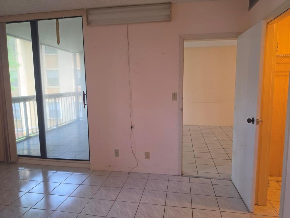 LIVINGROOM AND PATIO VIEW FROM MASTER GR