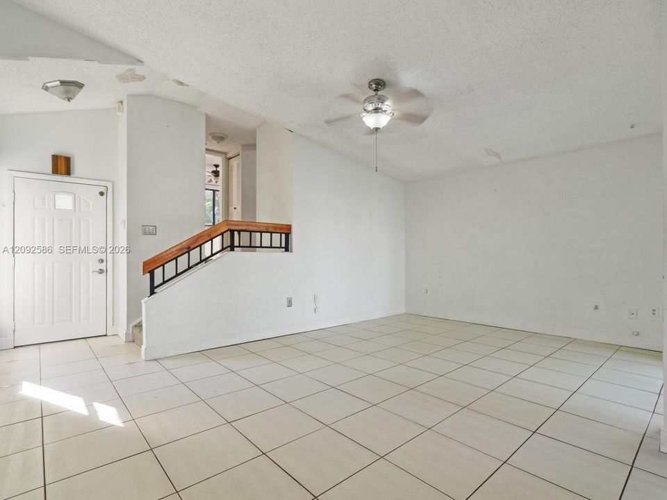 En Venta: $350,000 (2 camas, 2 baños, 1136 Pies cuadrados)