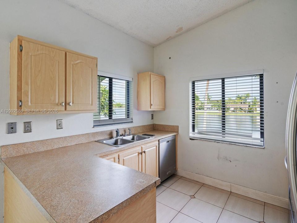 En Venta: $350,000 (2 camas, 2 baños, 1136 Pies cuadrados)