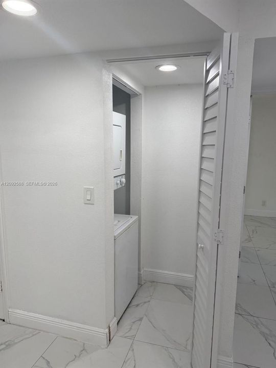 В аренду: $2,000 (2 спален, 2 ванн, 928 Квадратных фут)