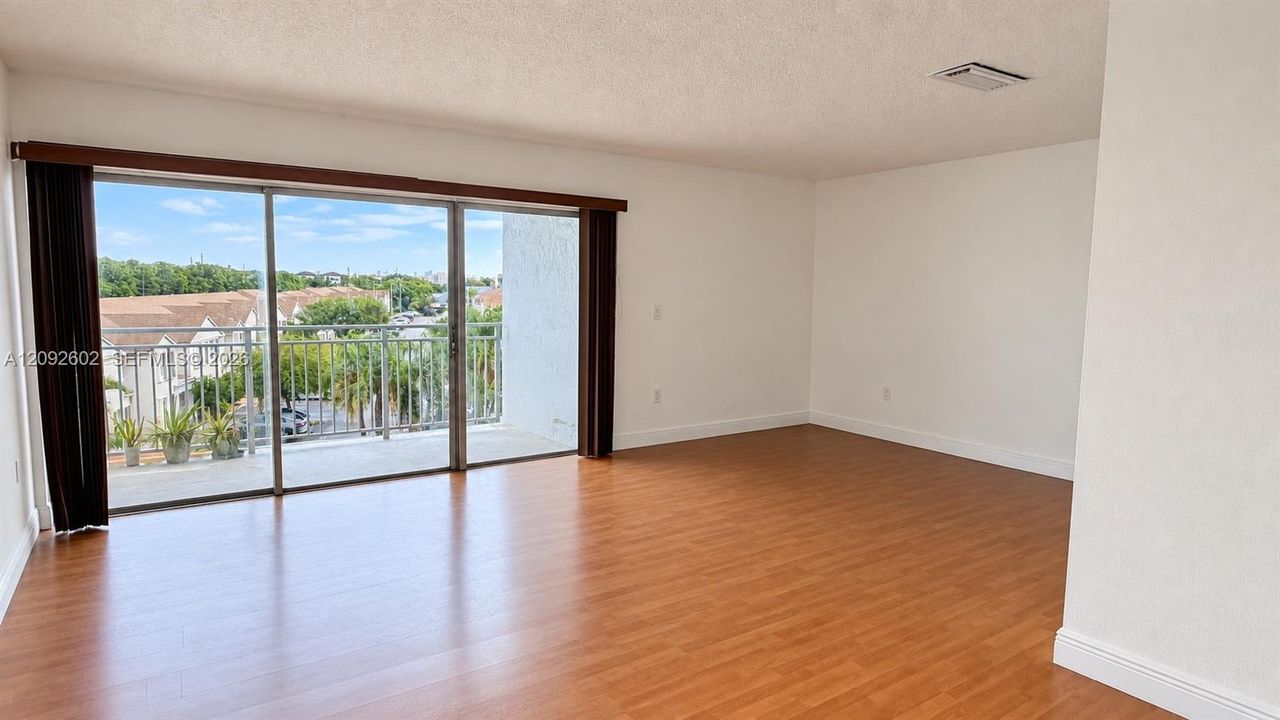 For Rent: $2,500 (2 beds, 2 baths, 1415 Square Feet)