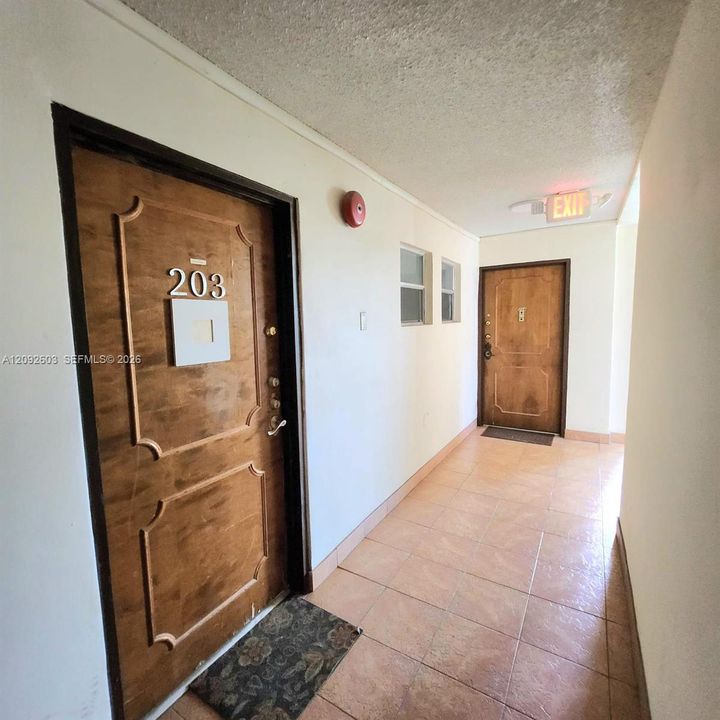 На продажу: $230,000 (1 спален, 1 ванн, 800 Квадратных фут)