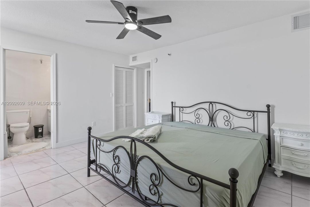 For Rent: $3,000 (2 beds, 2 baths, 1000 Square Feet)