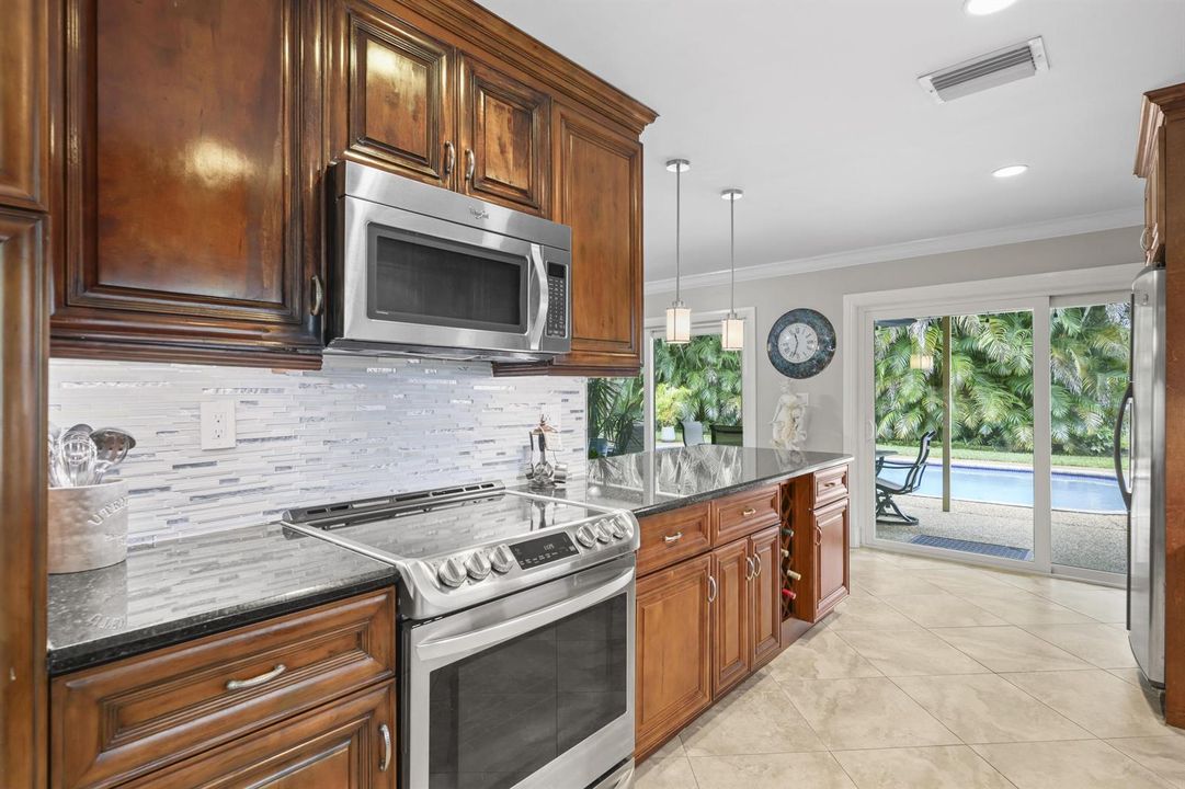 992 NW 83rd Dr - 25.jpg-FULL