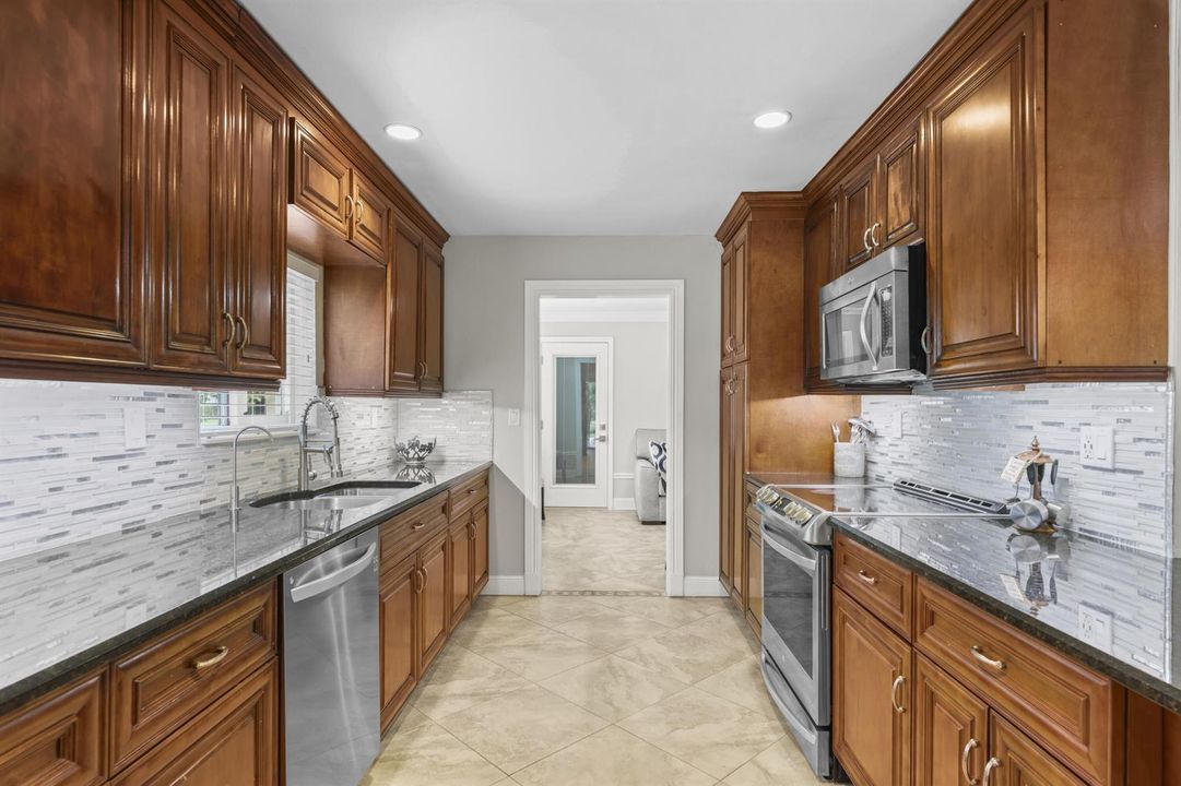 992 NW 83rd Dr - 21.jpg-FULL