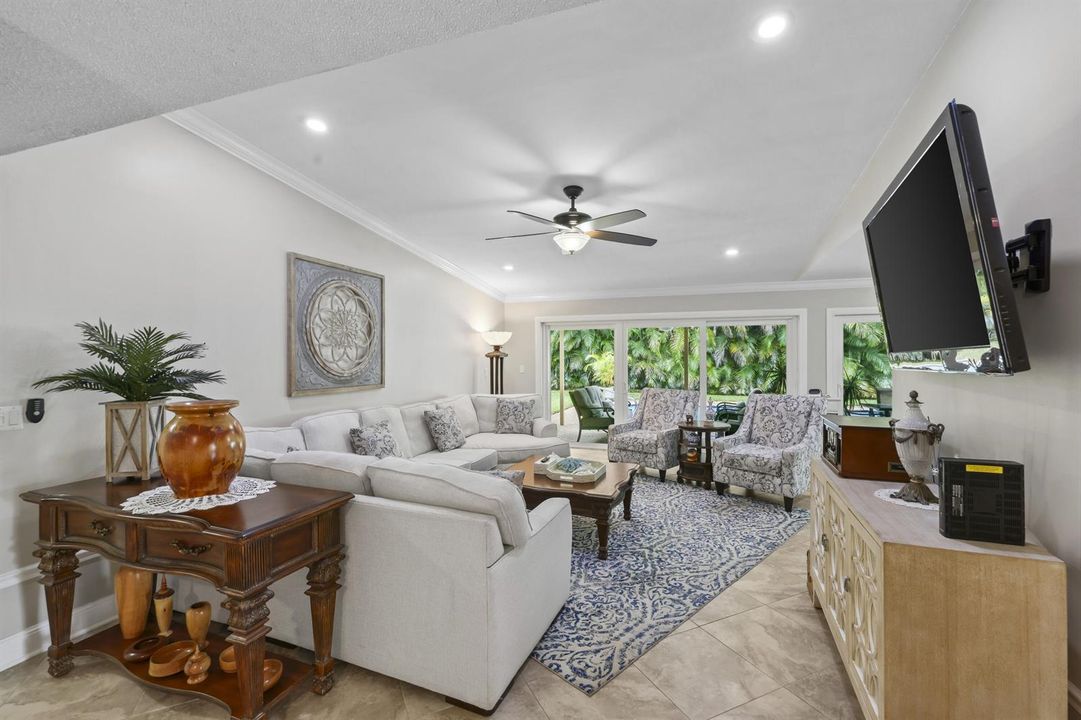 992 NW 83rd Dr - 11.jpg-FULL