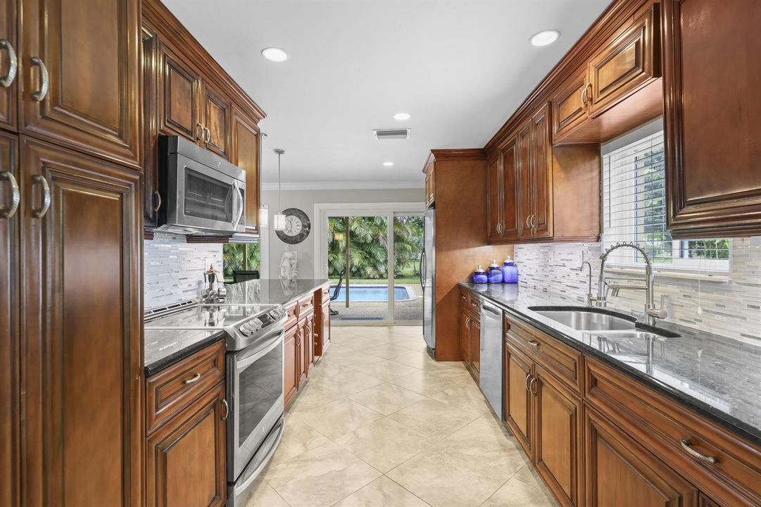 992 NW 83rd Dr - 24.jpg-FULL