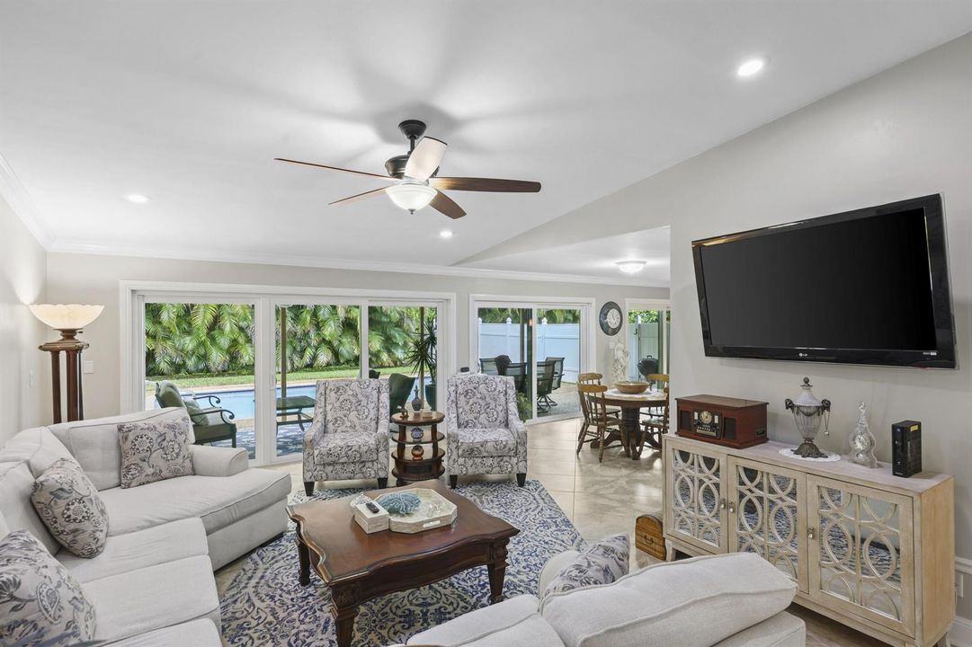 992 NW 83rd Dr - 13.jpg-FULL