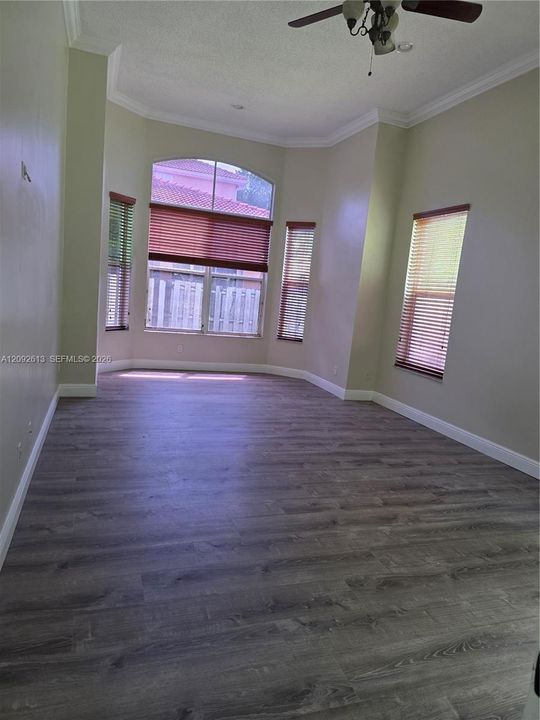 En Renta: $4,500 (4 camas, 2 baños, 2326 Pies cuadrados)