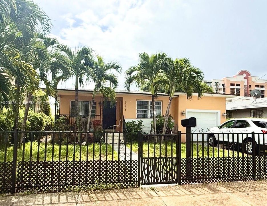 For Sale: $595,000 (3 beds, 2 baths, 1245 Square Feet)