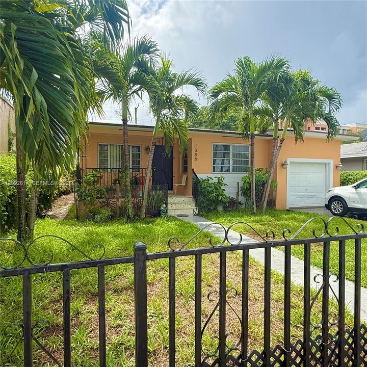 For Sale: $595,000 (3 beds, 2 baths, 1245 Square Feet)