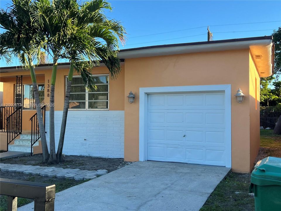 For Sale: $595,000 (3 beds, 2 baths, 1245 Square Feet)