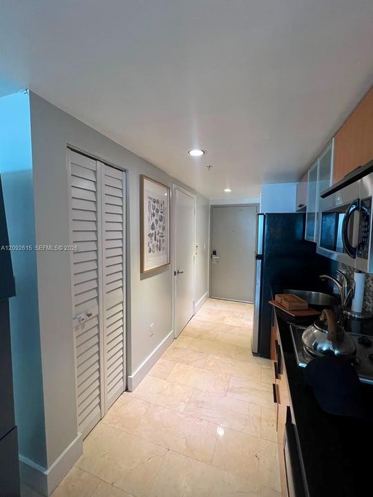 For Rent: $3,000 (0 beds, 1 baths, 503 Square Feet)