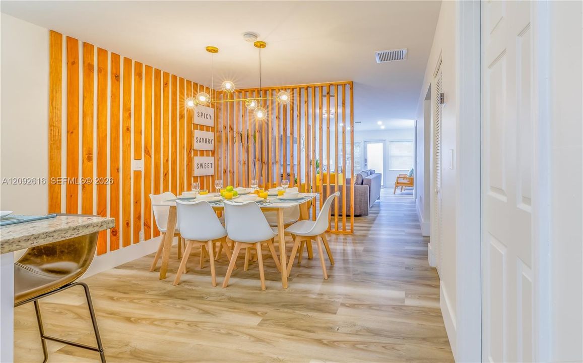 For Rent: $3,000 (2 beds, 1 baths, 950 Square Feet)