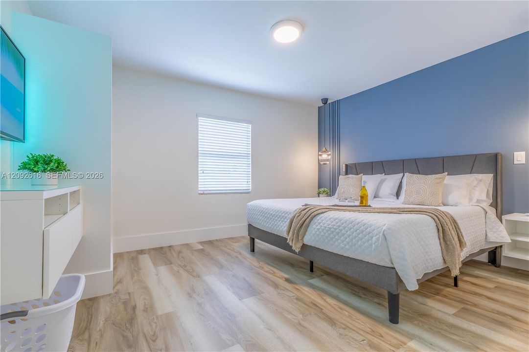 For Rent: $3,000 (2 beds, 1 baths, 950 Square Feet)