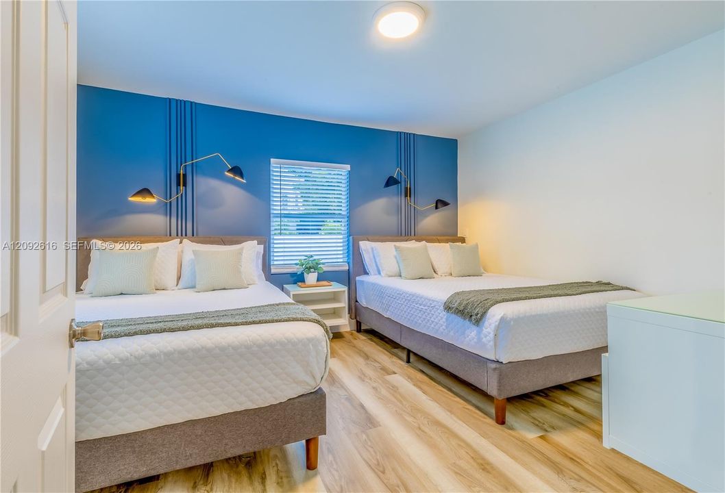 For Rent: $3,000 (2 beds, 1 baths, 950 Square Feet)