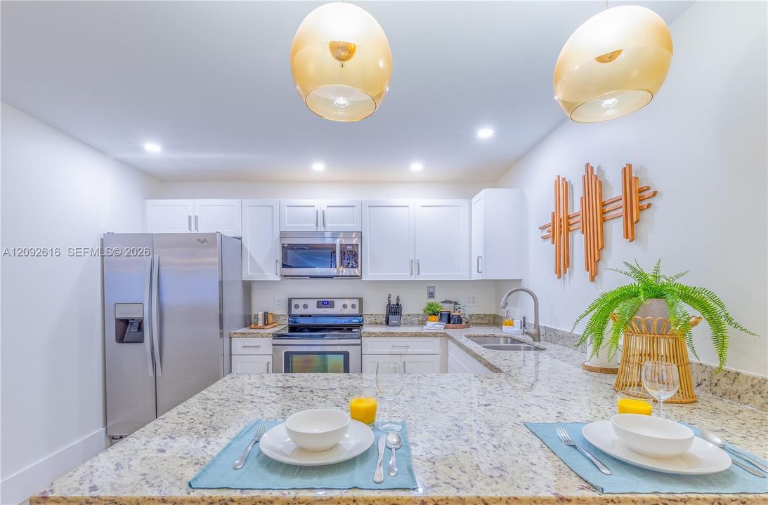 For Rent: $3,000 (2 beds, 1 baths, 950 Square Feet)
