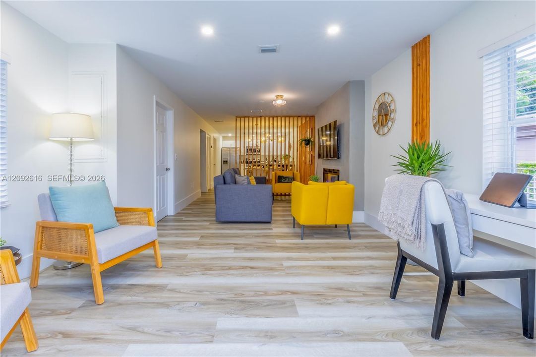 For Rent: $3,000 (2 beds, 1 baths, 950 Square Feet)