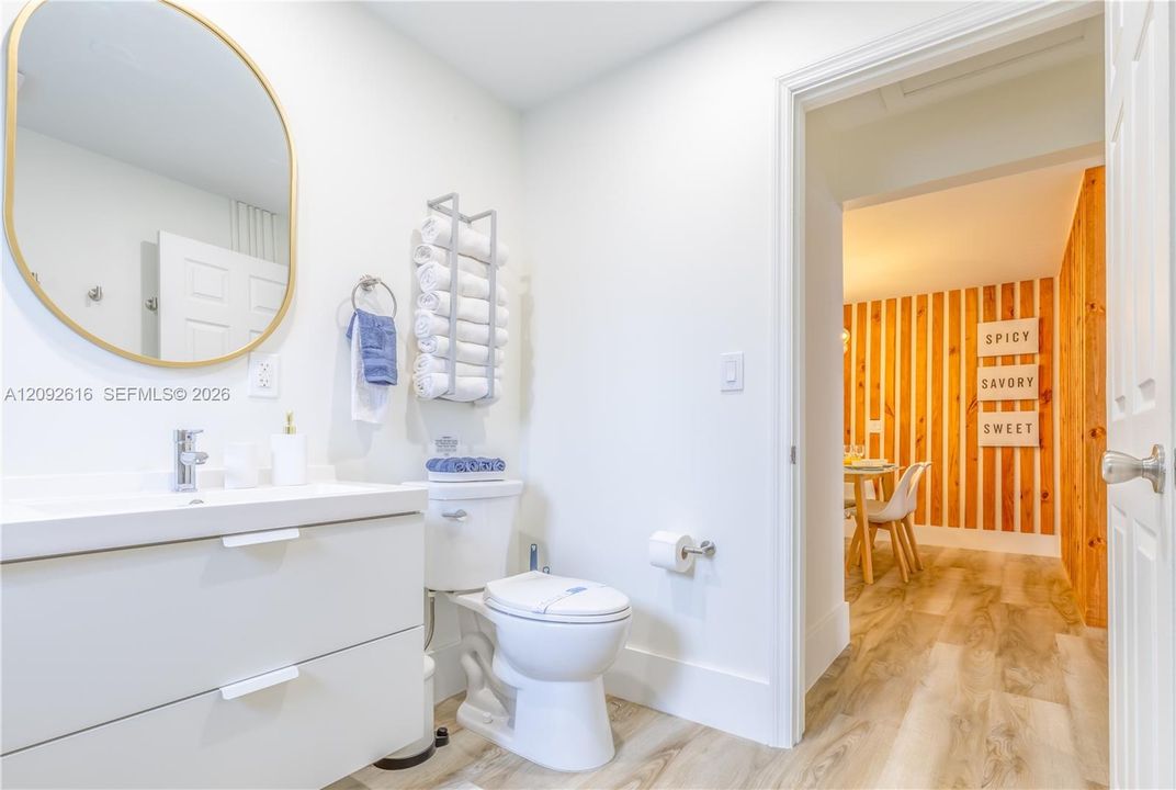 For Rent: $3,000 (2 beds, 1 baths, 950 Square Feet)