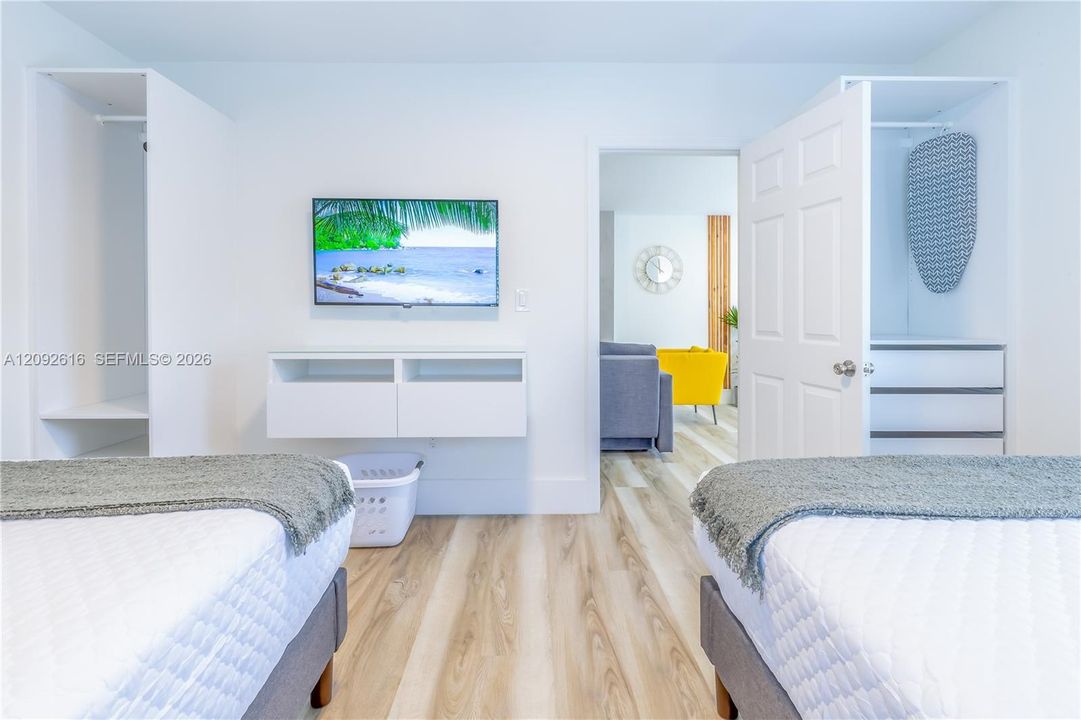For Rent: $3,000 (2 beds, 1 baths, 950 Square Feet)