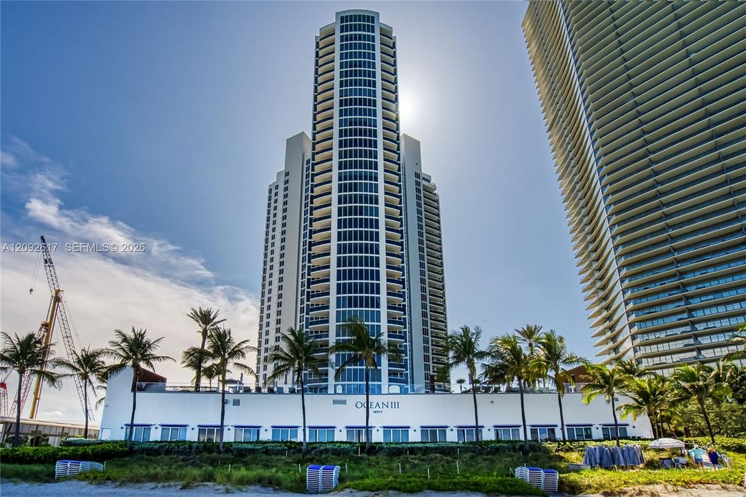 En Venta: $3,200,000 (3 camas, 5 baños, 3945 Pies cuadrados)