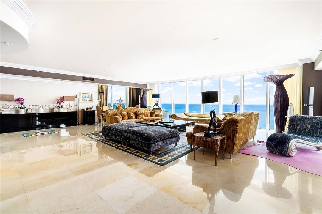 En Venta: $3,200,000 (3 camas, 5 baños, 3945 Pies cuadrados)