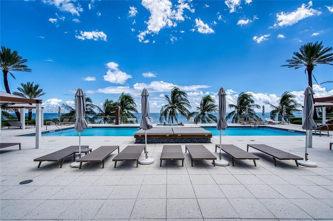 En Venta: $3,200,000 (3 camas, 5 baños, 3945 Pies cuadrados)
