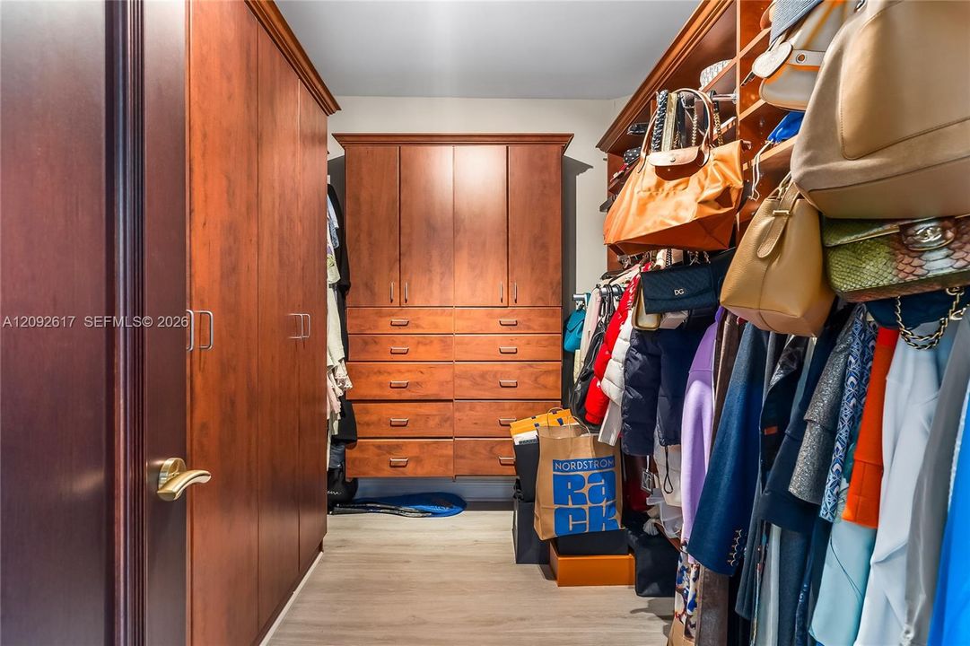 En Venta: $3,200,000 (3 camas, 5 baños, 3945 Pies cuadrados)