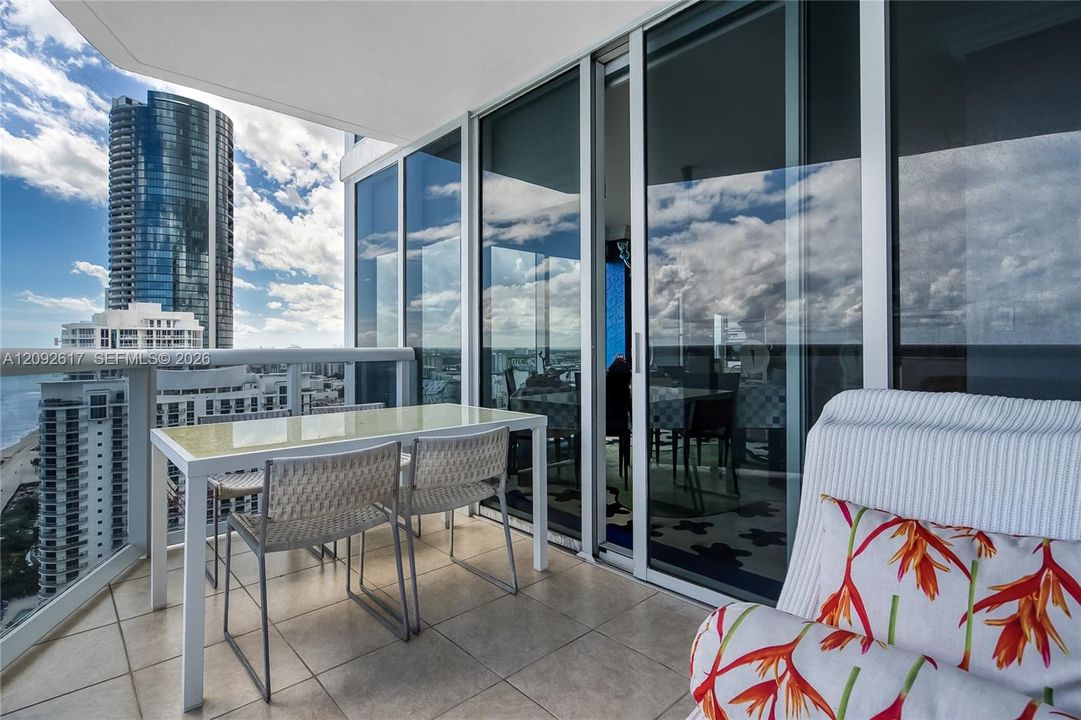 En Venta: $3,200,000 (3 camas, 5 baños, 3945 Pies cuadrados)