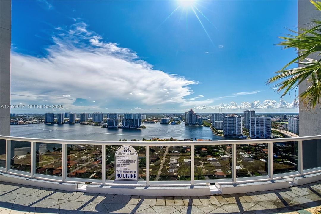 En Venta: $3,200,000 (3 camas, 5 baños, 3945 Pies cuadrados)
