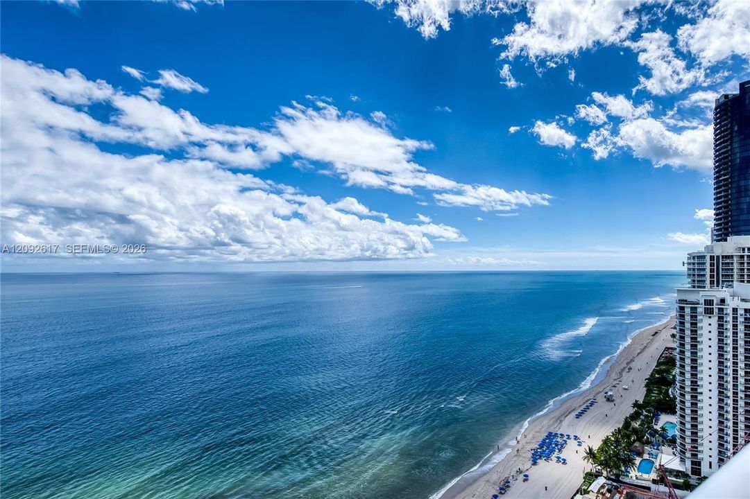 En Venta: $3,200,000 (3 camas, 5 baños, 3945 Pies cuadrados)