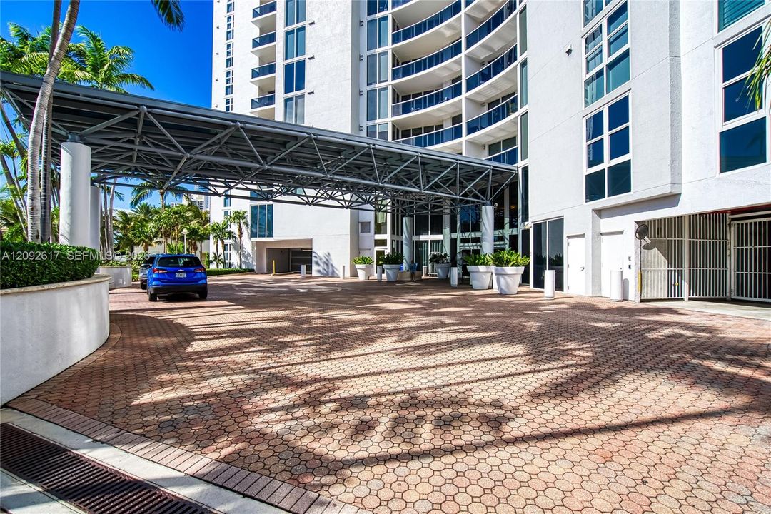 En Venta: $3,200,000 (3 camas, 5 baños, 3945 Pies cuadrados)