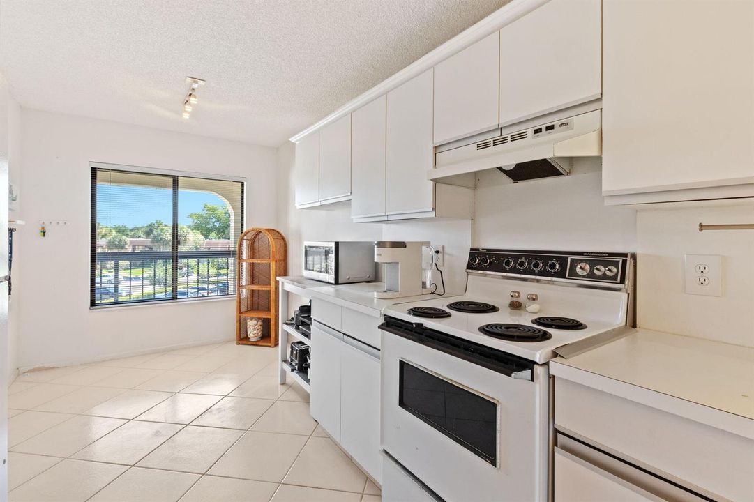 5-web-or-mls-5380-cedar-lake-dr-303