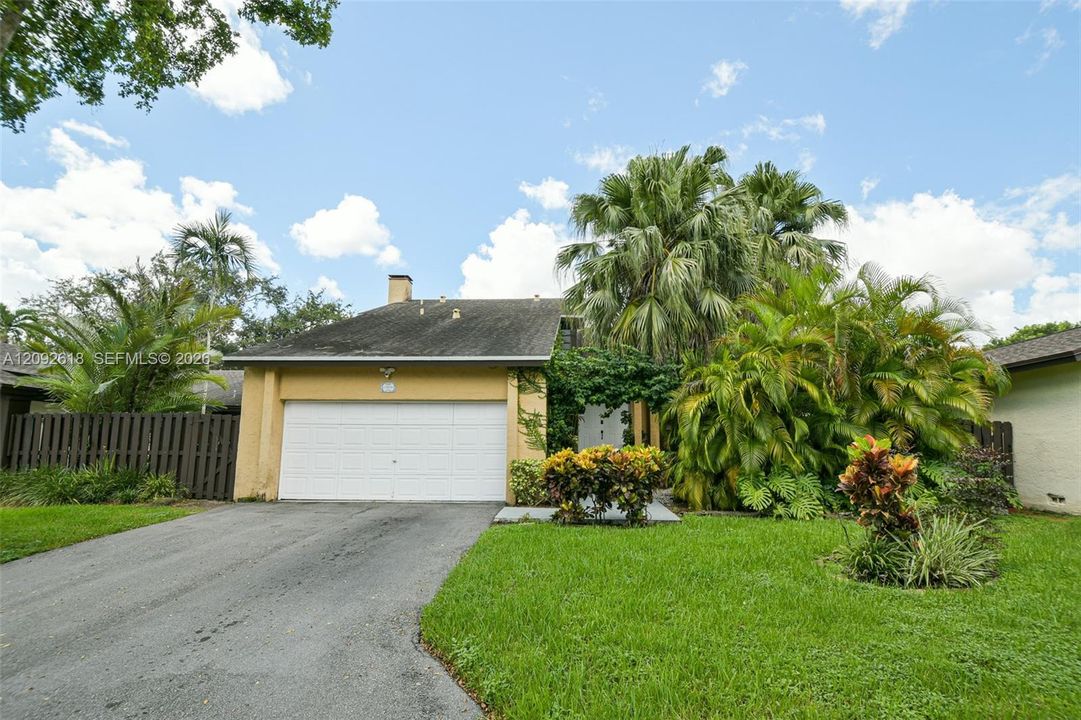 For Sale: $755,900 (3 beds, 3 baths, 1939 Square Feet)