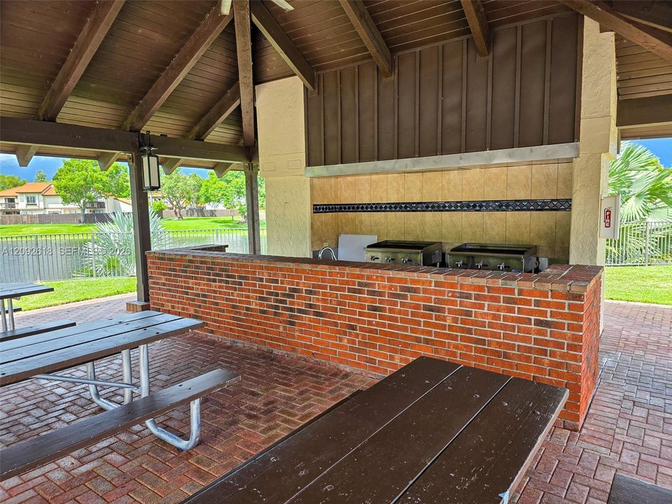 For Sale: $755,900 (3 beds, 3 baths, 1939 Square Feet)