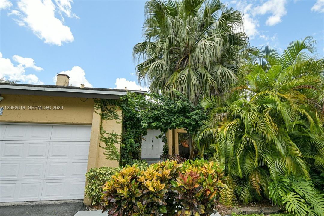 For Sale: $755,900 (3 beds, 3 baths, 1939 Square Feet)