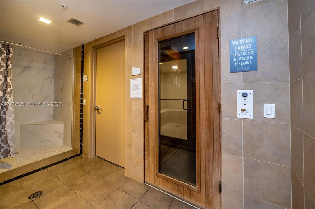 На продажу: $850,000 (2 спален, 3 ванн, 1297 Квадратных фут)