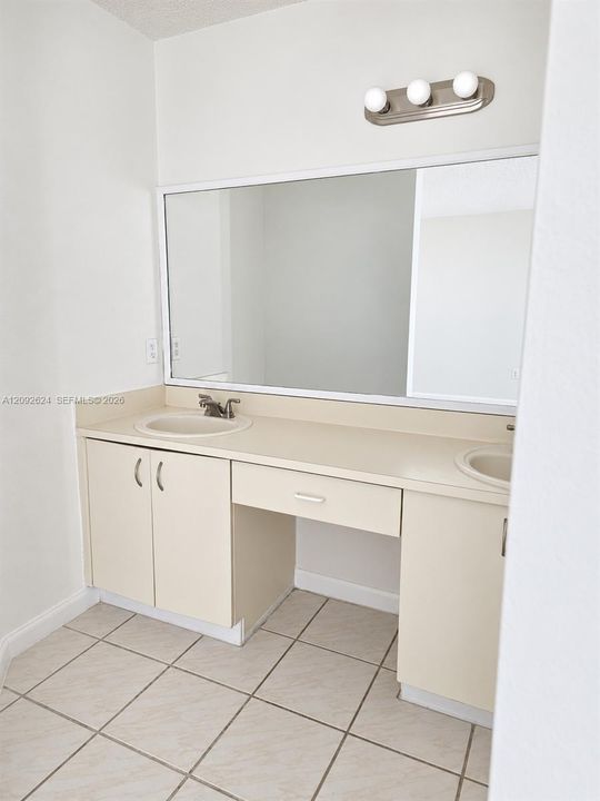 En Venta: $570,000 (3 camas, 2 baños, 1453 Pies cuadrados)