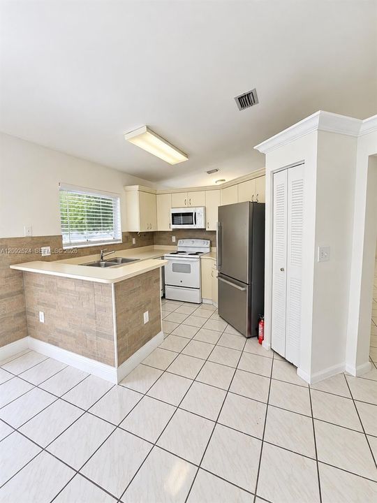 En Venta: $570,000 (3 camas, 2 baños, 1453 Pies cuadrados)