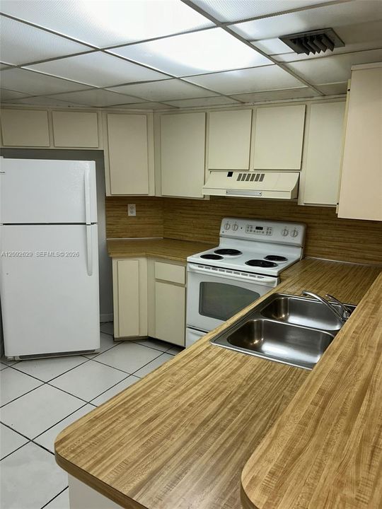 В аренду: $2,300 (2 спален, 2 ванн, 1000 Квадратных фут)
