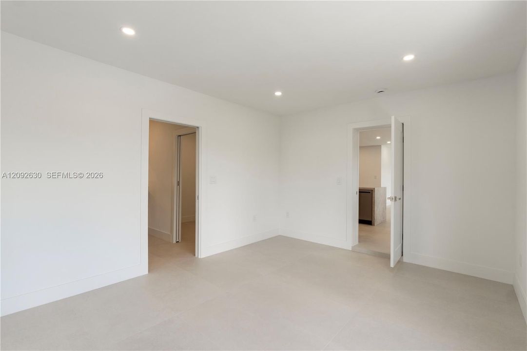 For Sale: $725,000 (5 beds, 3 baths, 2232 Square Feet)