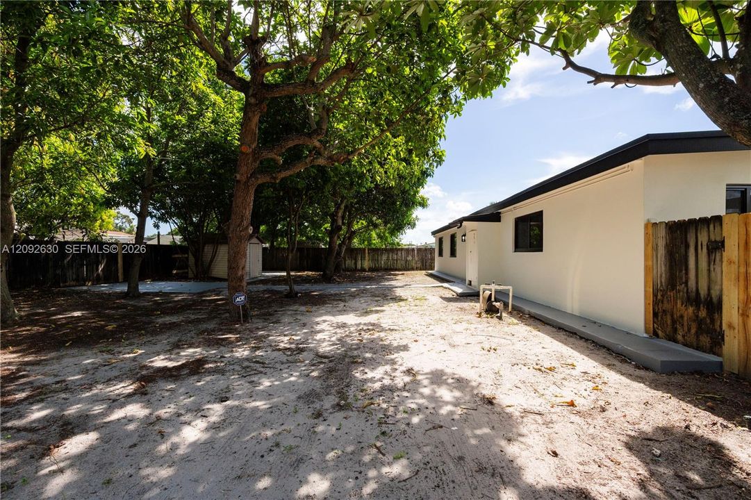 For Sale: $725,000 (5 beds, 3 baths, 2232 Square Feet)