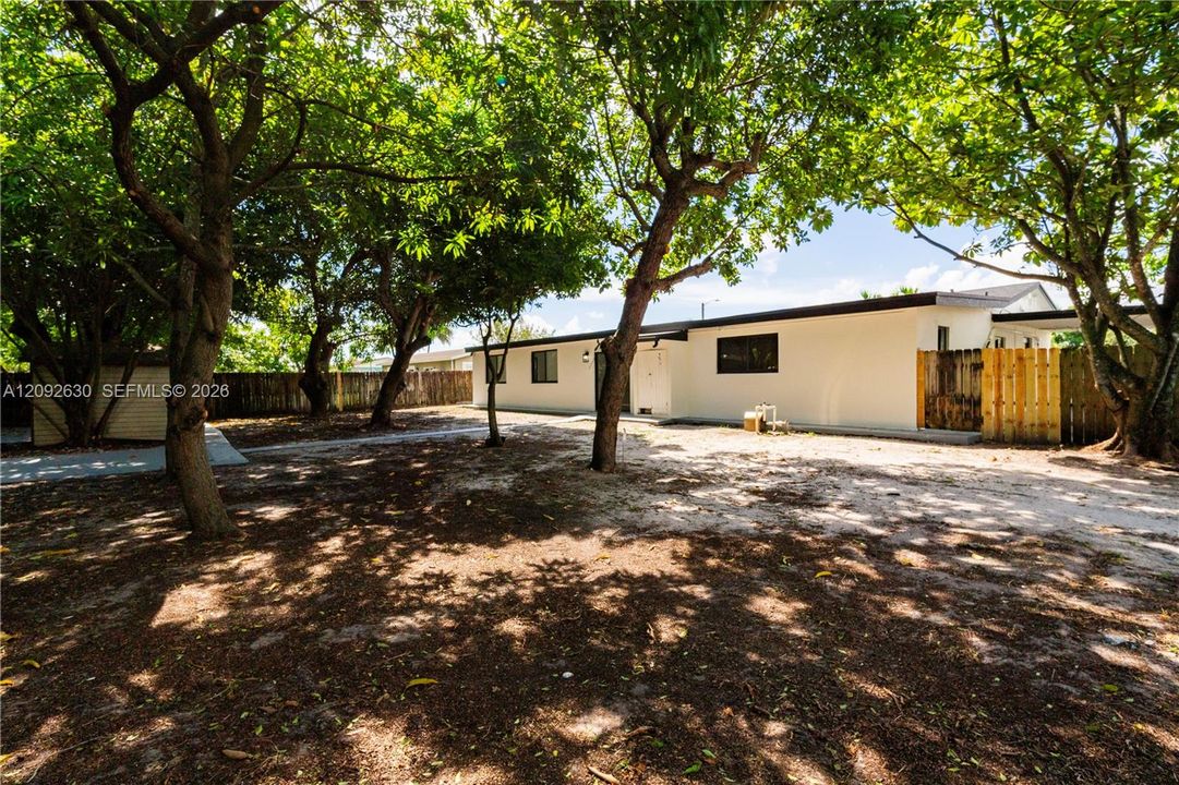 For Sale: $725,000 (5 beds, 3 baths, 2232 Square Feet)