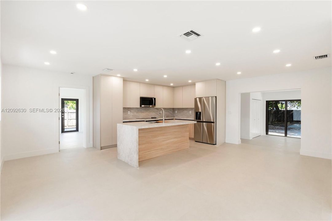 For Sale: $725,000 (5 beds, 3 baths, 2232 Square Feet)