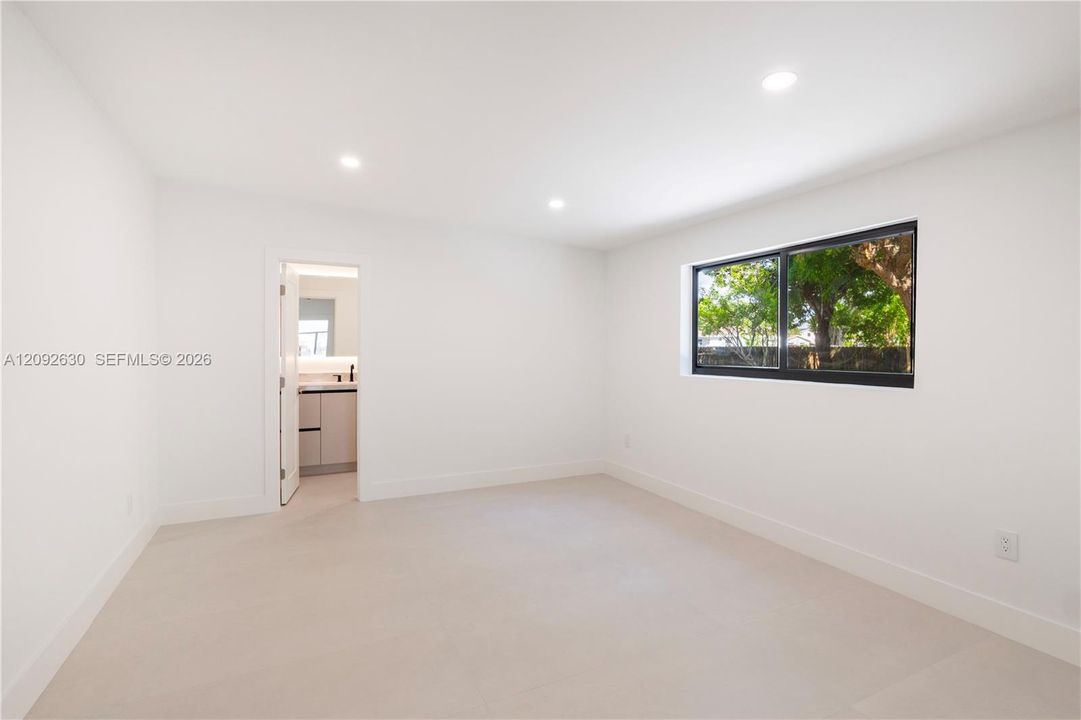 For Sale: $725,000 (5 beds, 3 baths, 2232 Square Feet)