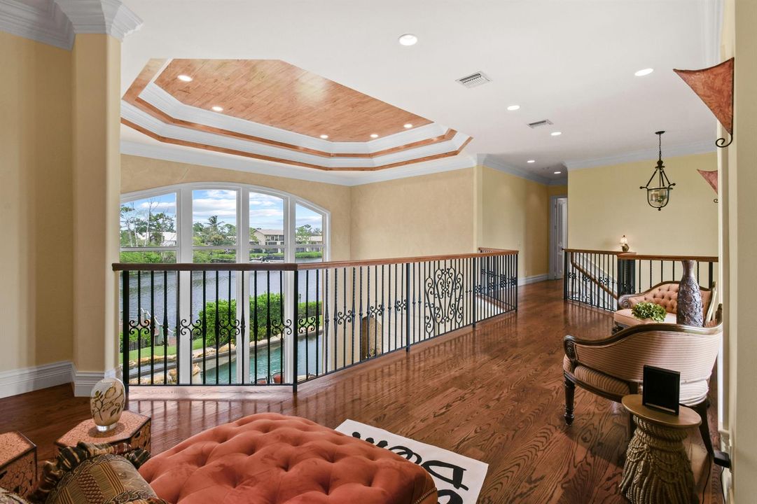 Upper Level Lounge