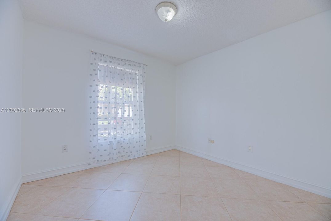 В аренду: $3,450 (3 спален, 2 ванн, 1530 Квадратных фут)