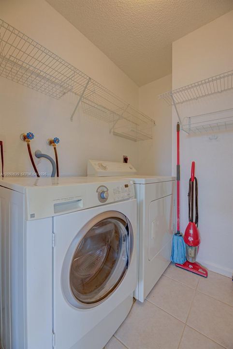 В аренду: $3,450 (3 спален, 2 ванн, 1530 Квадратных фут)