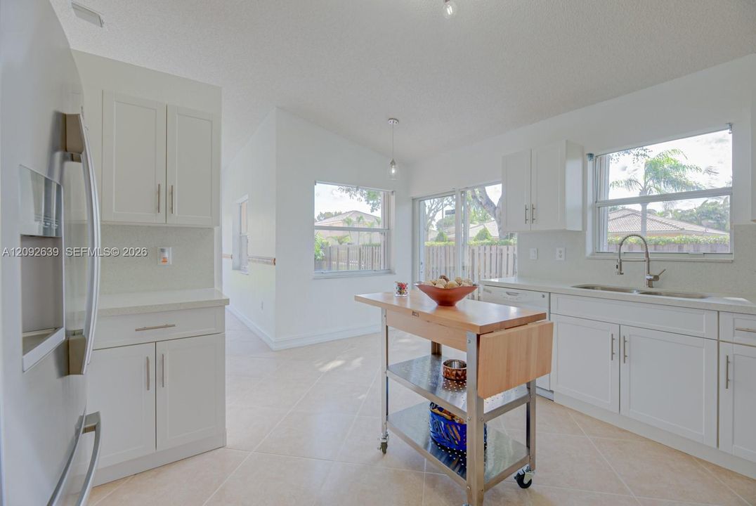 В аренду: $3,450 (3 спален, 2 ванн, 1530 Квадратных фут)