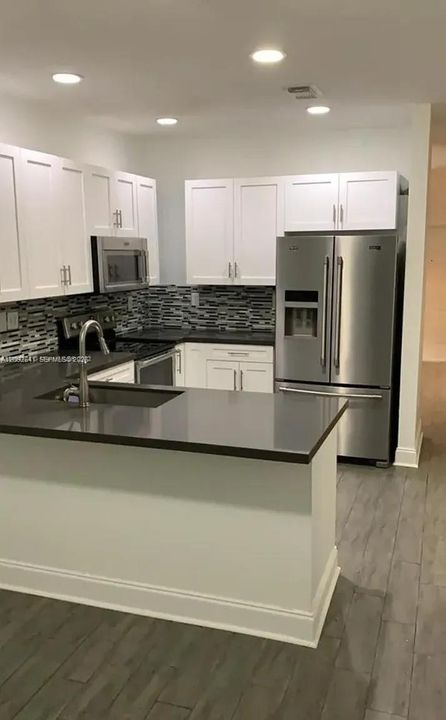 В аренду: $2,999 (3 спален, 2 ванн, 1559 Квадратных фут)